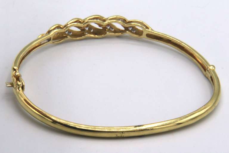 LADIES 14 KT DIAMOND BANGLE BRACELET