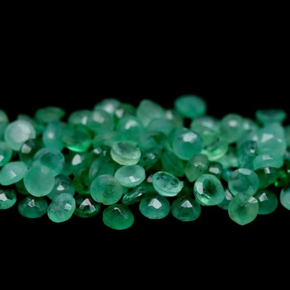 Rich emerald green 7.25ct 111pc emerald set