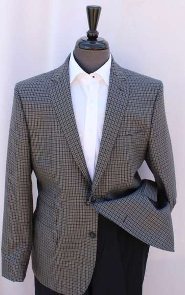 An eye catching 2-button Comfort Fit Sport Coat
