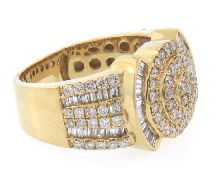 Excellent Men's 14kt Yellow Gold Diamond Ring