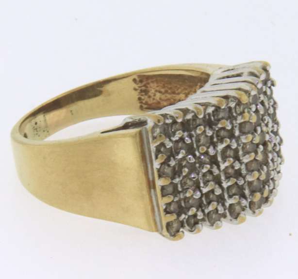 10kt Diamond Pyramid Band