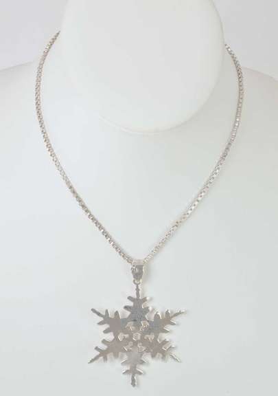 Sterling Silver Snowflake Necklace.