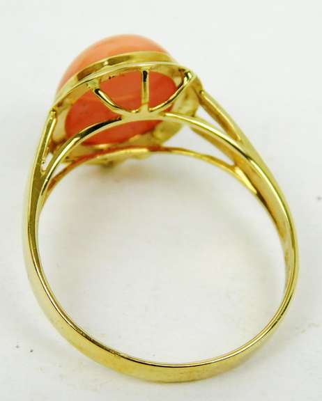 Vintage 14K Large Coral Cabochon Ring, Size 7.5