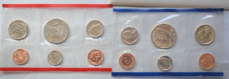 2 Each 1992 1994-5 1998  &  1 2001 US Mint Sets