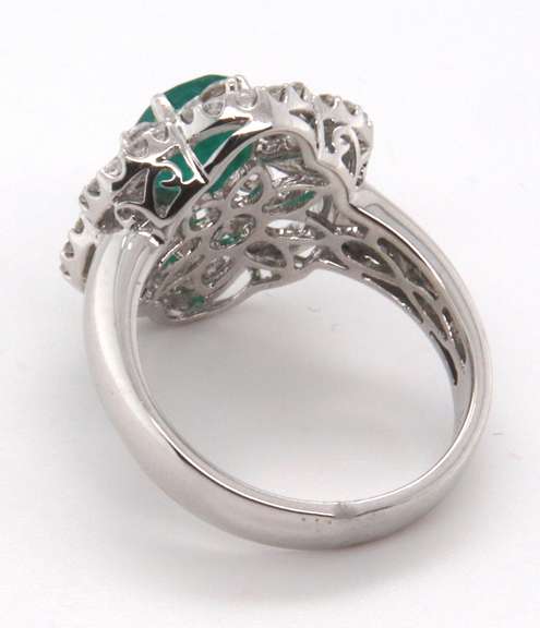 Authentic 18k Stamped White Gold Emerald and Diamond Floral Ring