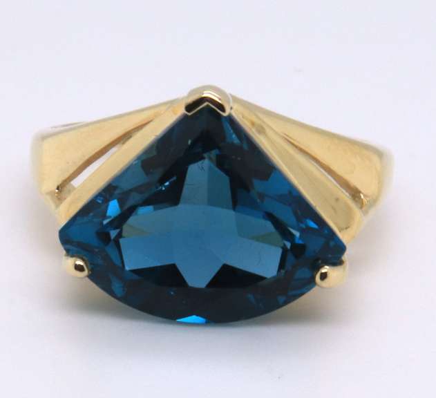 Charming Yellow Gold Fancy Onion Cut Blue Topaz Ring