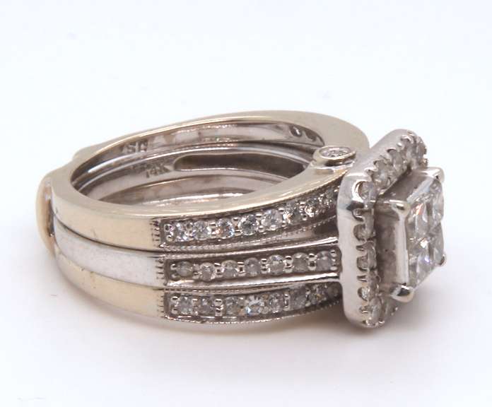 LADIES 14 KT WHITE GOLD DIAMOND RING