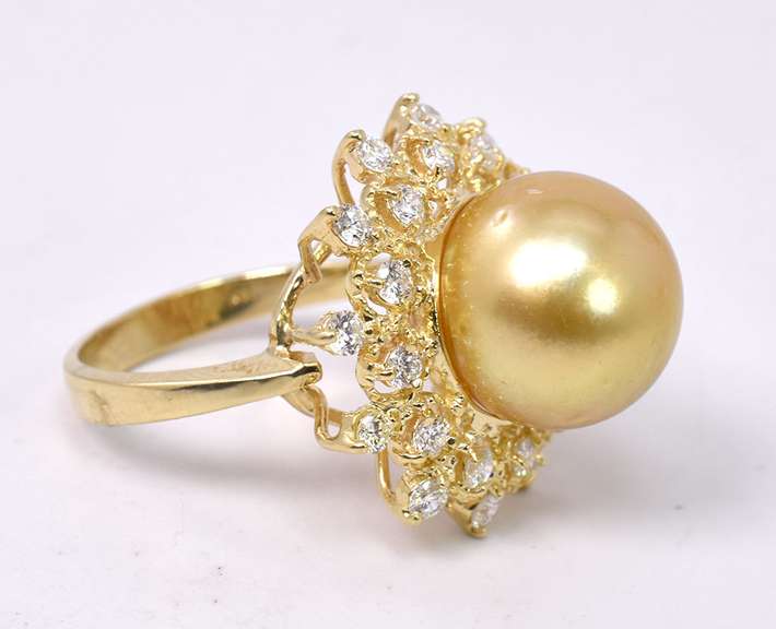 Luxurious Golden Pearl and Diamond Ring in 14K Yellow Gold