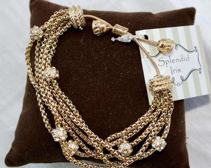 Splendid Iris Fashion Jewelry Bracelet