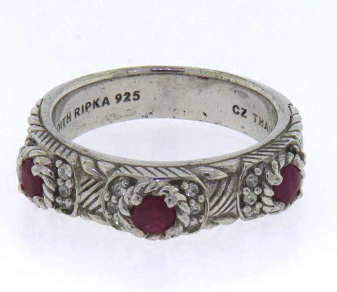 Sterling Silver 3-Stone-Ring with Red Gemstones