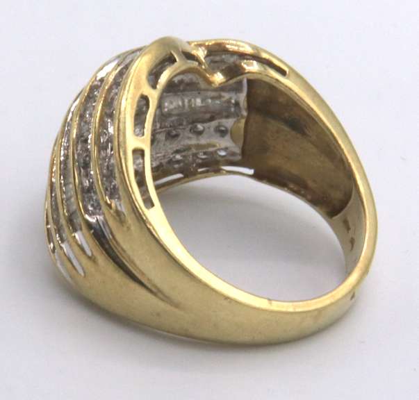 LADIES ANIVERSARY / COCKTAIL DIAMOND RING