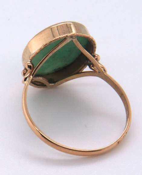Vintage Yellow Gold Oval Jade Cab Ring
