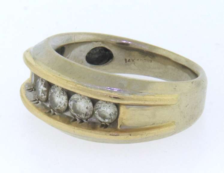 MENS 14 KT DIAMOND RING / BAND
