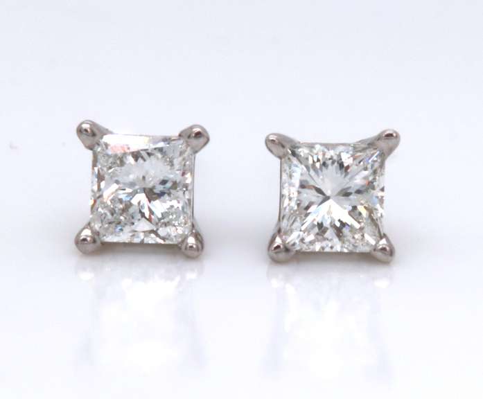 Calssy White Gold Princess Cut Diamond Stud Earrings