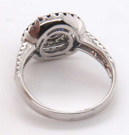 Elegant 18k Stamped White Gold Ocean Blue Saphhire Ring with Dazzling Diamonds