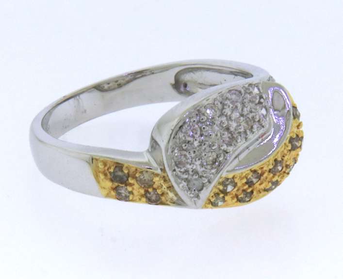 Ring & Earring Diamond Set in 18kt White Gold