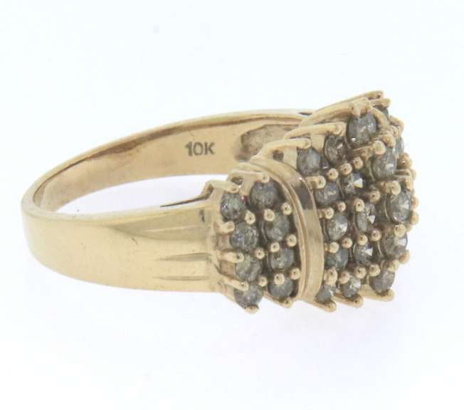 14K YELLOW GOLD LADIES DIAMOND RING