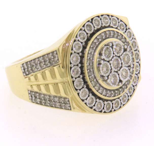 Fashionable 10kt Men's Diamond Ring