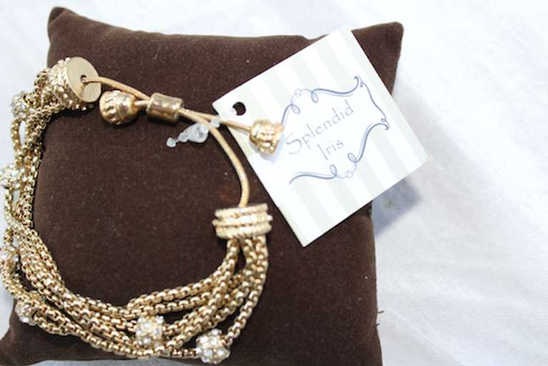 Splendid Iris Fashion Jewelry Bracelet