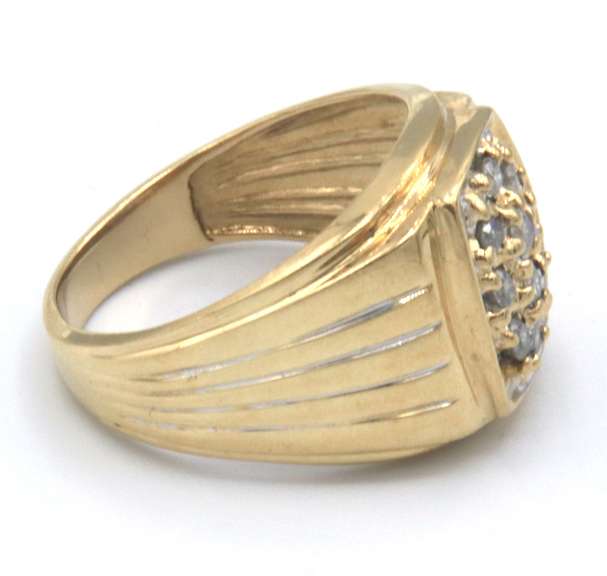 MEN’S GOLD AND DIAMOND RING
