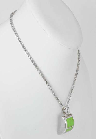 Sterling Silver Green Gemstone Necklace.