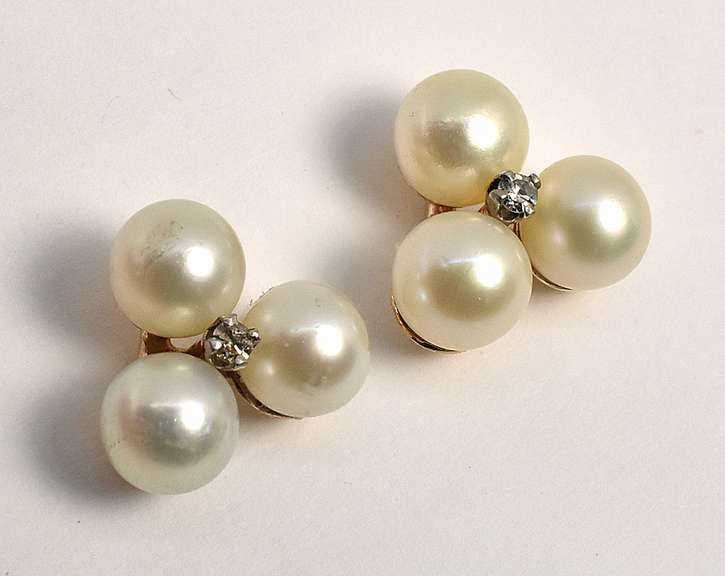 Stylish Triple Pearl Studs
