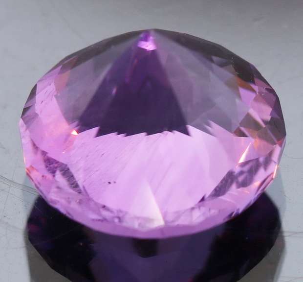 Exceptional 5.9ct color shifting Amethyst solitaire