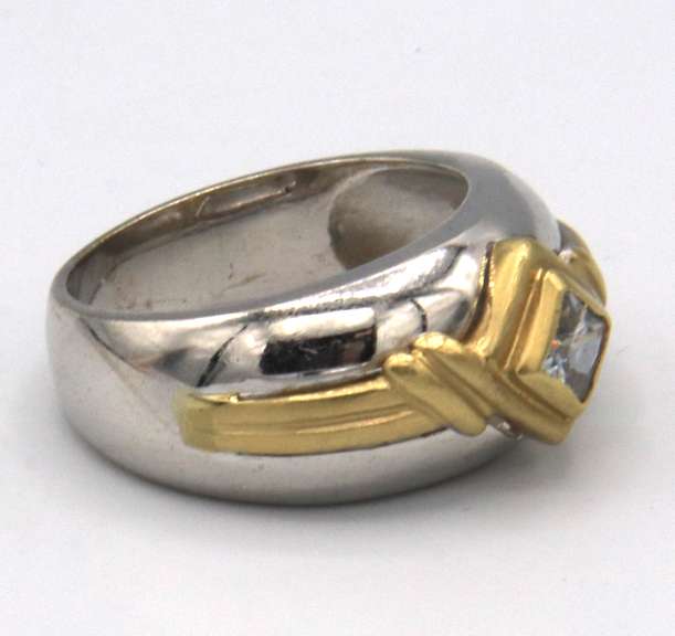 14 KT WHITE AND YELLOW GOLD RING / BAND
