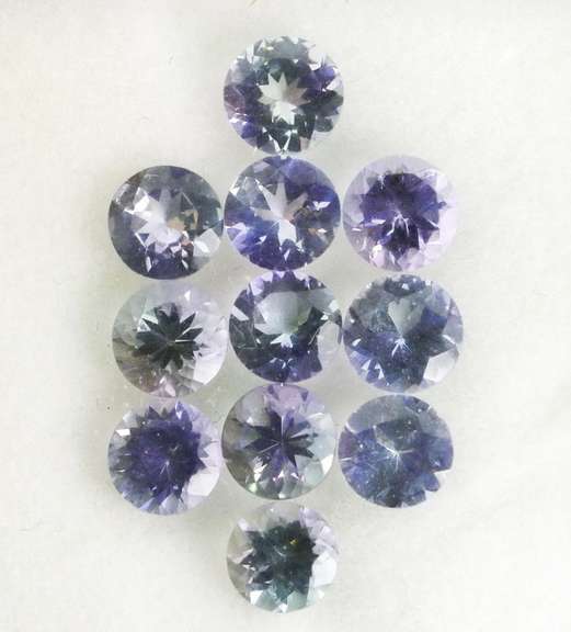 Fantastic 5.62ct multi-color Tanzanite set