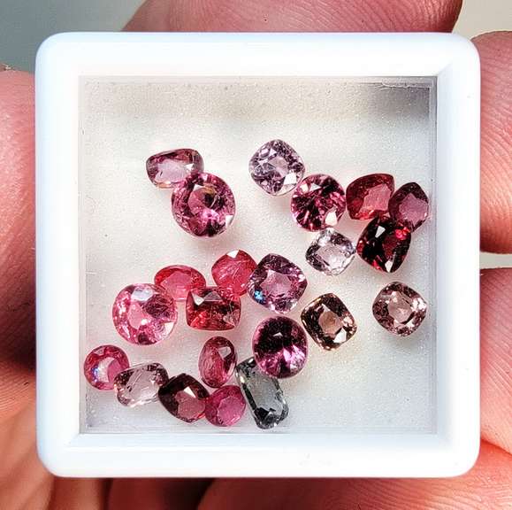 Fiery 22 piece 5.14ct red pink and purple Spinel set!