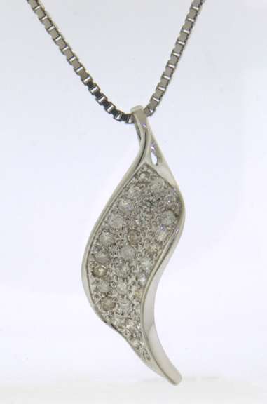 14kt Gold Feather Design Diamond Necklace