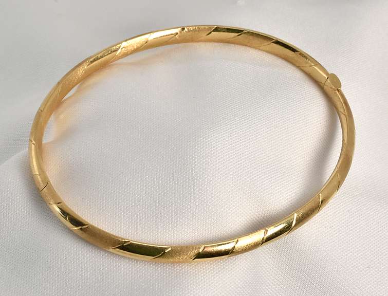 Popular 14k Etched Bangle