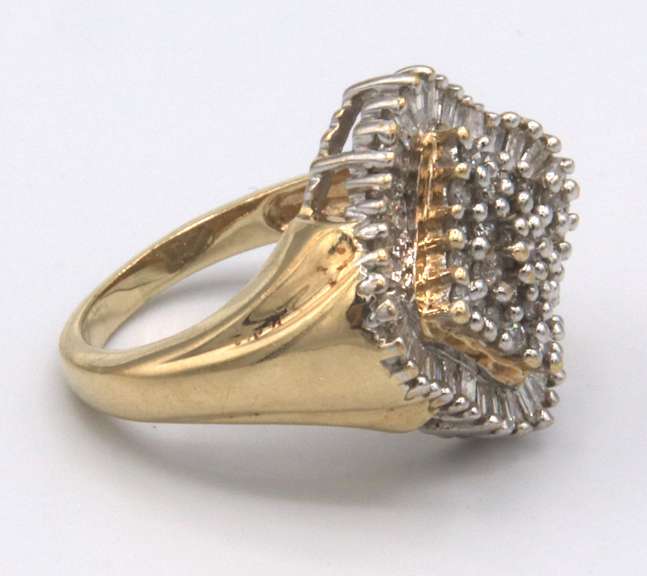 LADIES DIAMOND CLUSTER RING