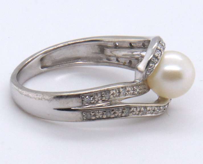 Elegant White Gold Crossover Pearl and Diamond Ring