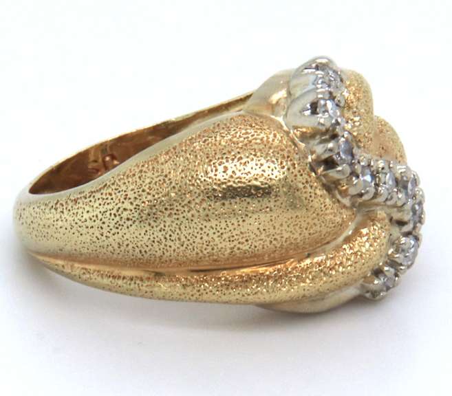 14K YELLOW GOLD DIAMOND RING.