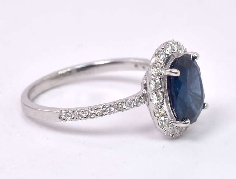 Extravagant Sapphire and Diamond Ring in 18K White Gold