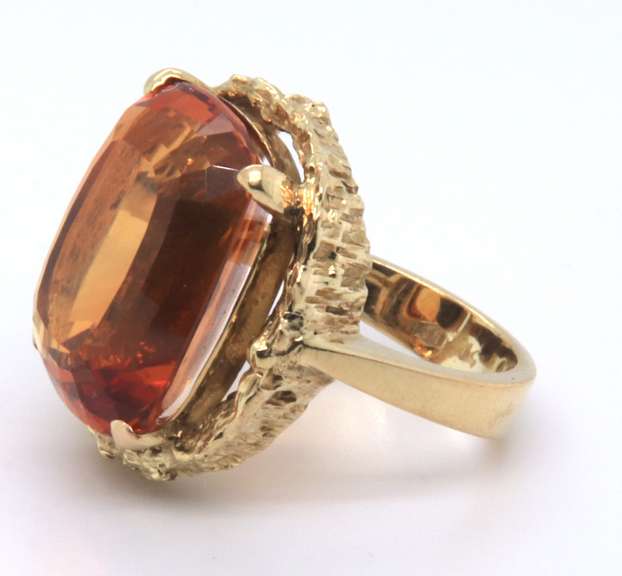 LADIES 14 KT YELLOW GOLD RING WITH CITRINE.