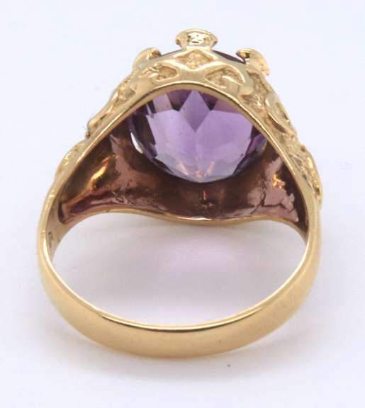 Stunning 18kt Oval Amethyst Art Deco Ring
