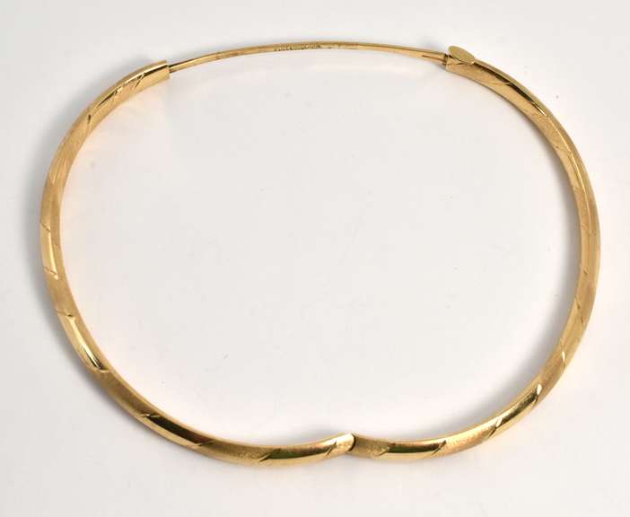 Popular 14k Etched Bangle