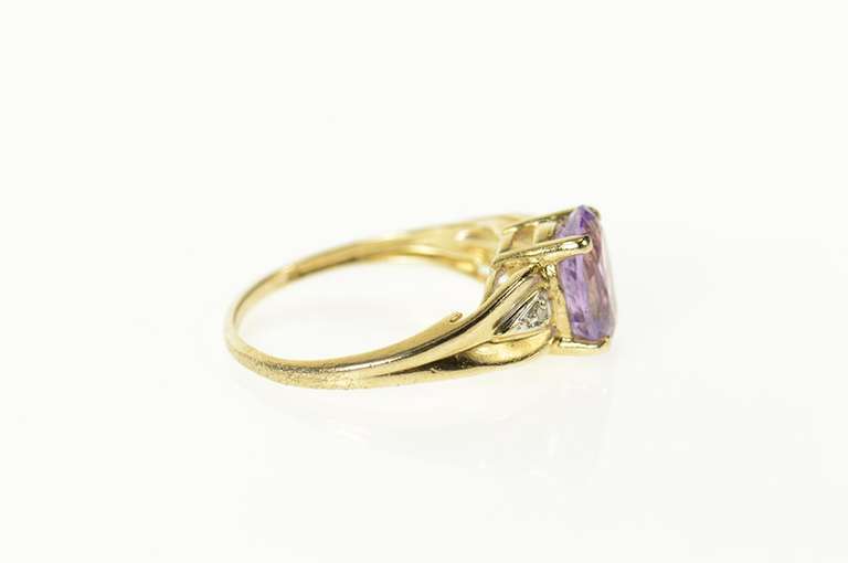 10K Yellow Gold Oval Amethyst Diamond Accent Classic Ring