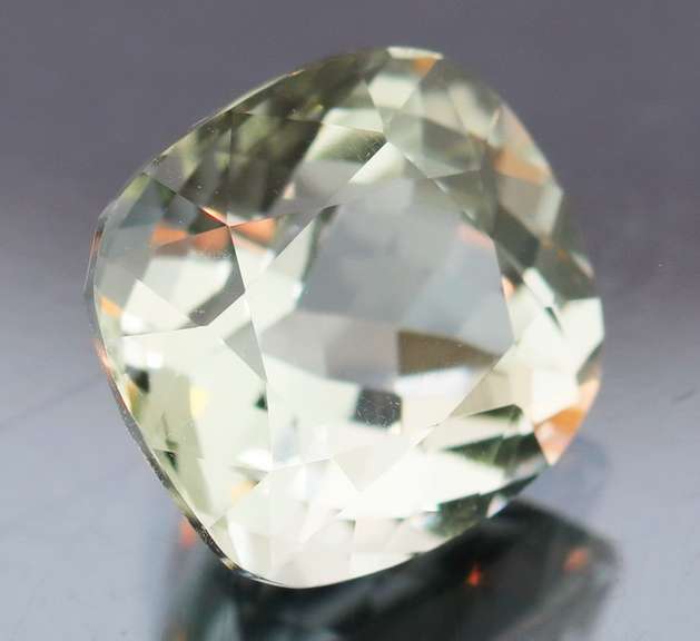 Brilliant 5.41ct platinum green Amethyst