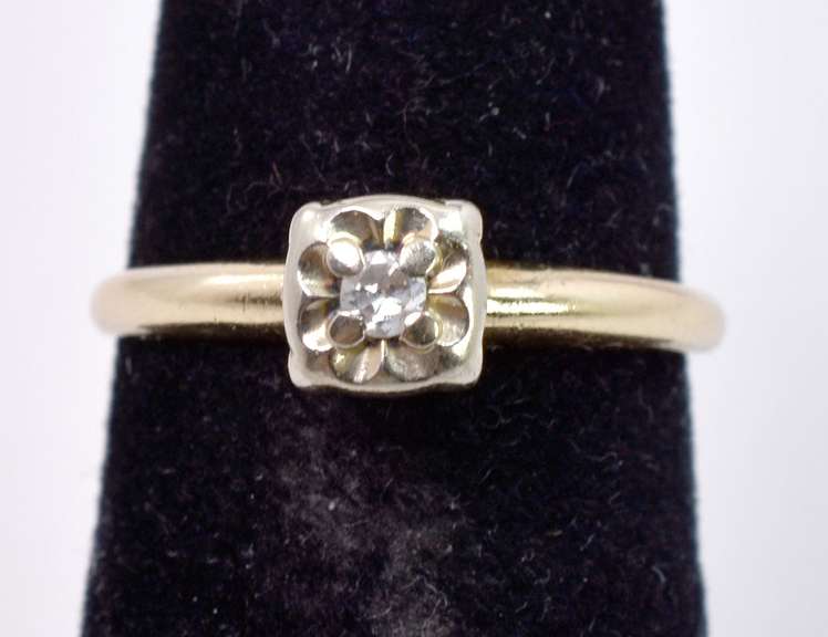 Vintage Ladies Diamond Ring in 14K Yellow Gold