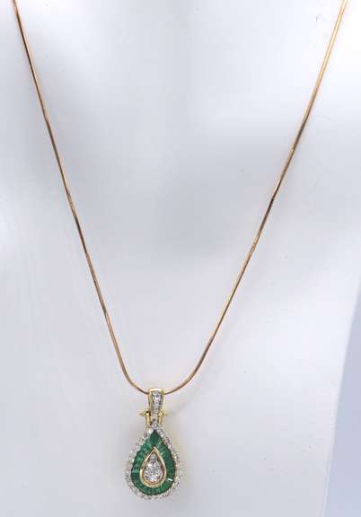 14KT YELLOW GOLD SNAKE CHAIN WITH EMERALD AND DIAMOND P
