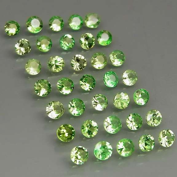 Untreated 3.29ct green diamond cut Tsavorite set