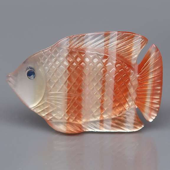 Gorgeous 30.72ct striped Agate and Sapphire carving