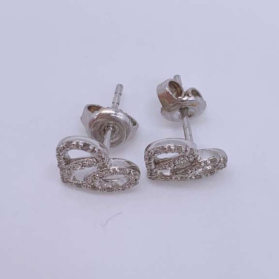 14kt Solid White Gold Diamond Heart Earrings