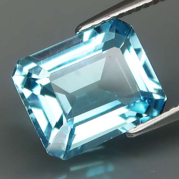 Ravishing 5.17ct 11x9mm emerald cut Topaz