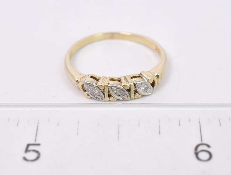 Sparkling Diamond Ring in 14K Yellow Gold