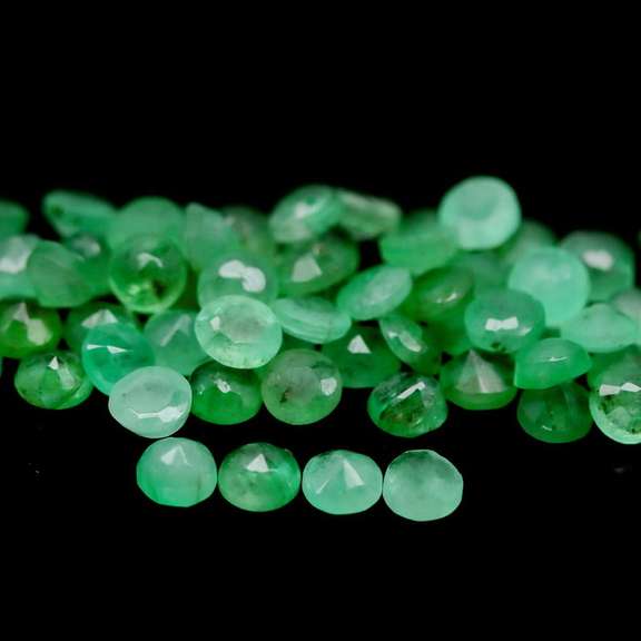 Rich green unheated 7.48ct 3mm Emerald set