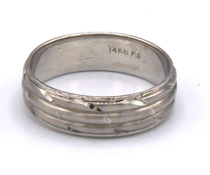 MENS 14 KT WHITE GOLD TRIPLE ROW WEDDING BAND